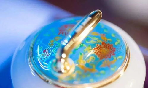 冰與火的碰撞，五壺臨門——景泰藍與和田玉冰壺，以工藝美術彩燈之光見證冬奧榮耀